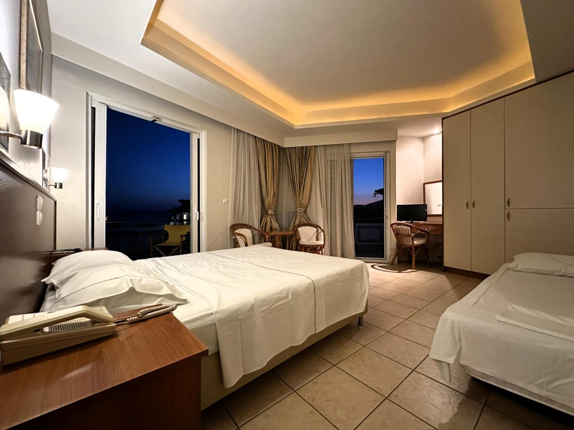 Souris Hotel โรเวียส ภายนอก รูปภาพ