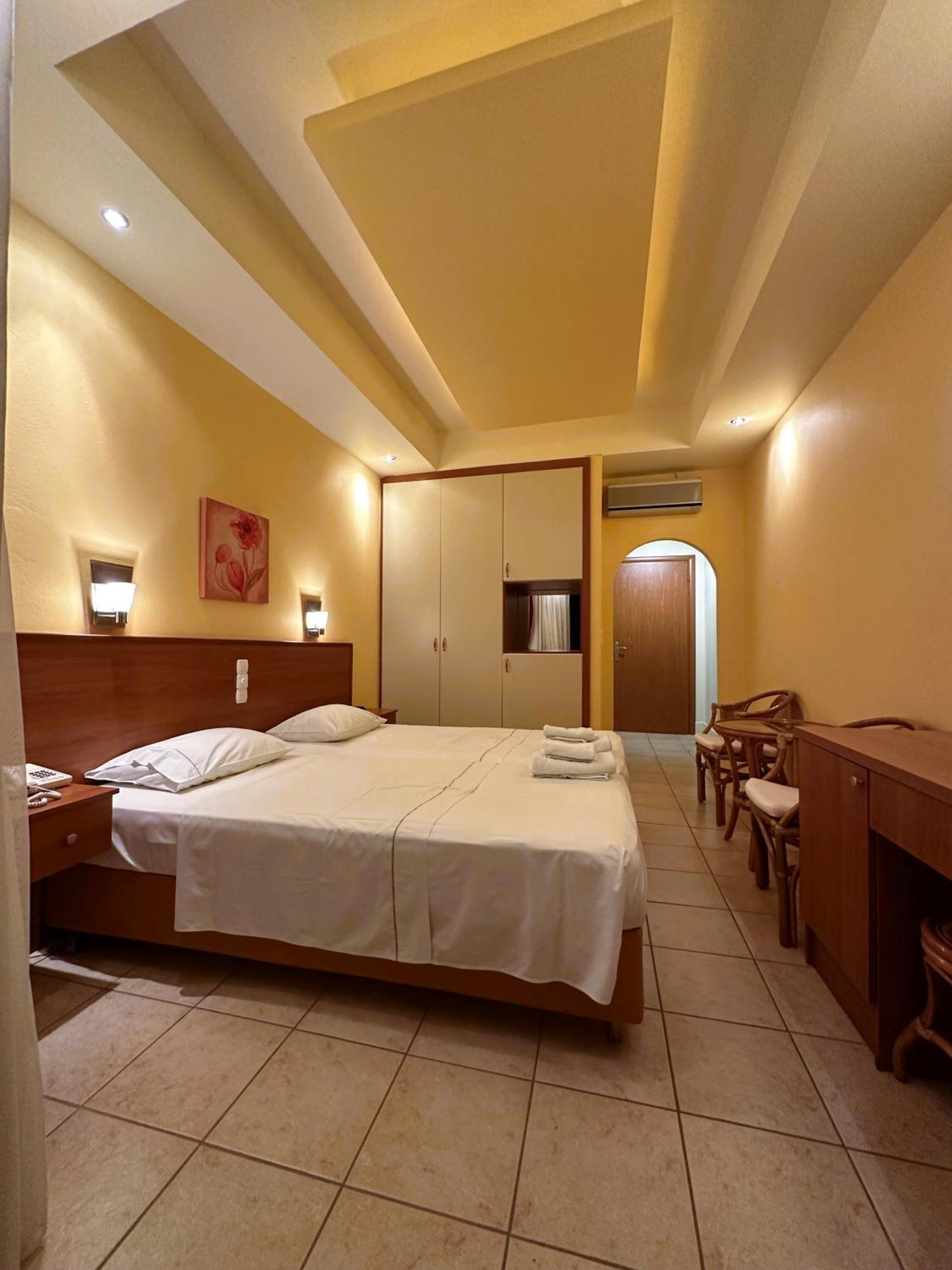 Souris Hotel โรเวียส ภายนอก รูปภาพ